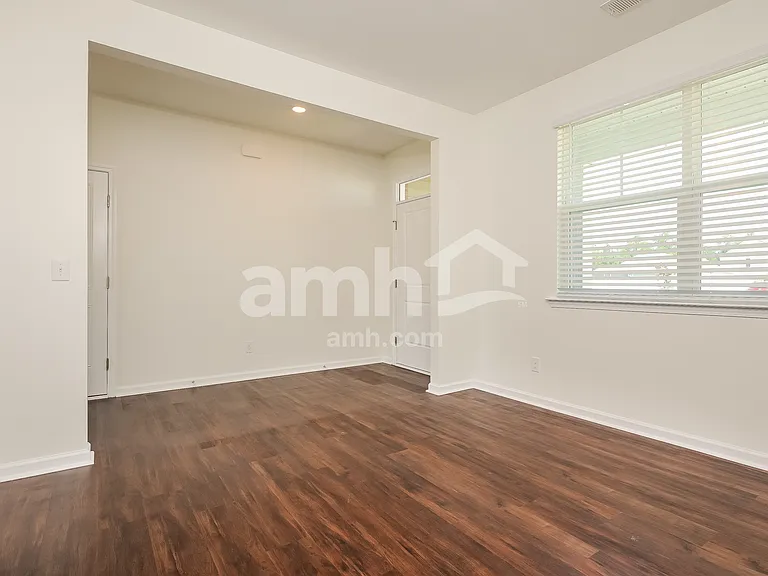 203 Bushwood Dr — Photo 6