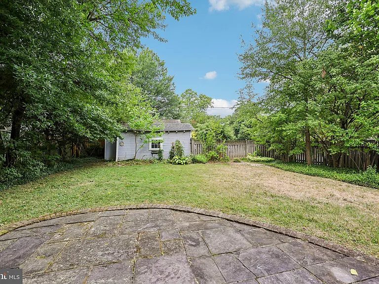 526 N Ivy St — Photo 44