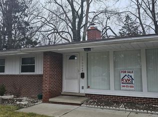 29604 E Chelmsford Rd, Southfield, MI 48076