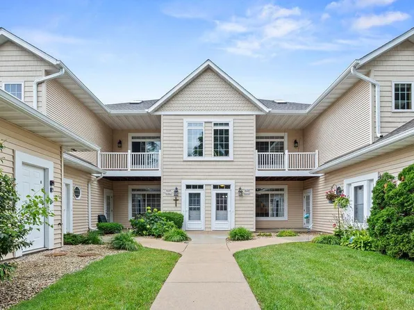 W398N5953 Autumn Woods DRIVE, Oconomowoc, WI 53066