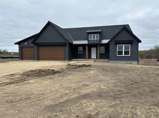 1828 E 270th St, New Prague, MN 56071