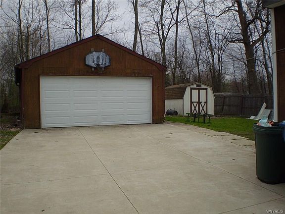 4th image of 1425 Edgewood Dr