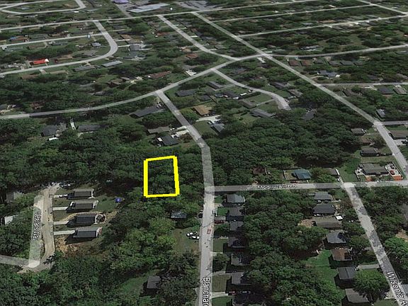 2nd image of 913 Davis Ave
