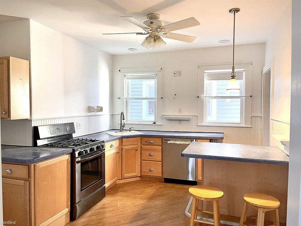 17 Malvern Ave. #1 Somerville (Davis Square) Shared Unit Pho