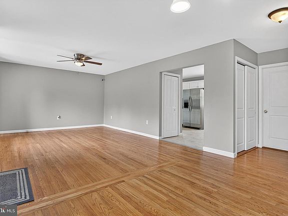 2nd image of 6216 Pine St
