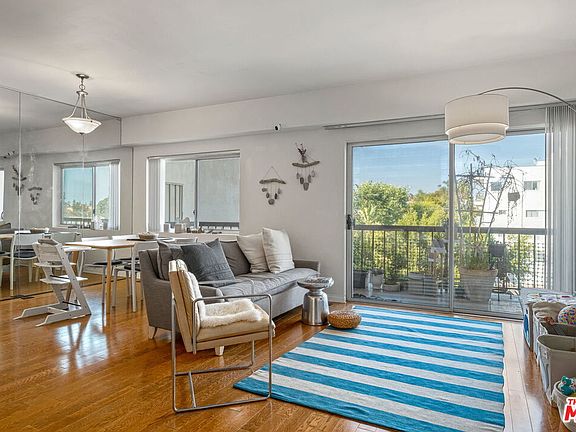 5th image of 622 S Barrington Ave APT 403