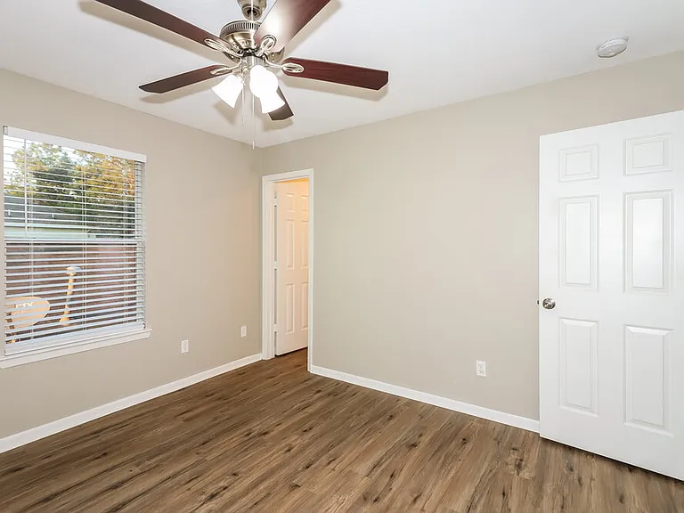 5911 Shining Leaf Ct — Photo 15