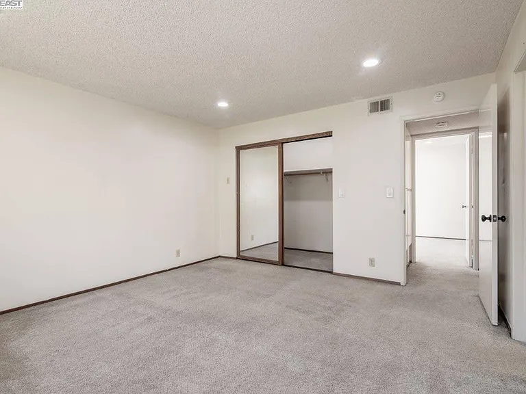 Walnut Ter — Photo 1