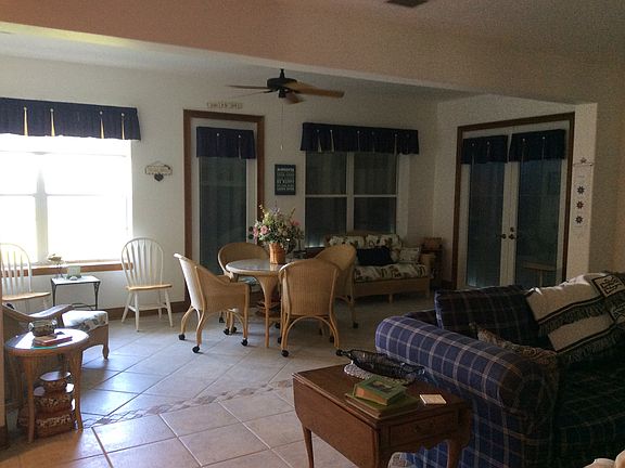 4th image of 447 Lagoon Ct