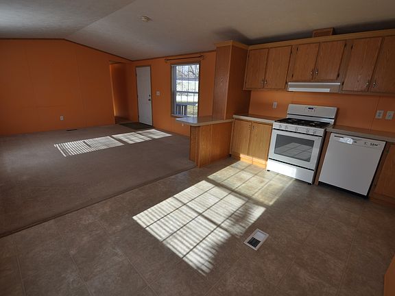 2nd image of 193 Twin Lakes Dr