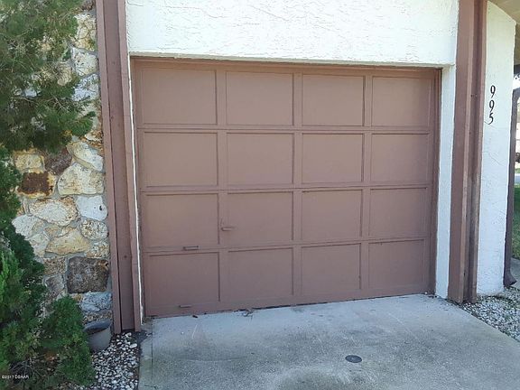 2nd image of 995 Fox Trace Ct