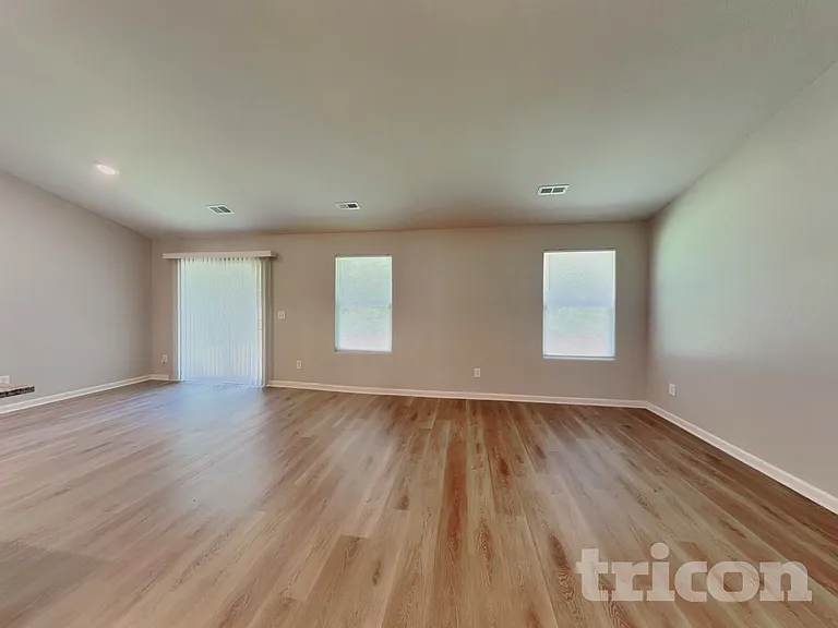 145 Bounding Ln — Photo 3