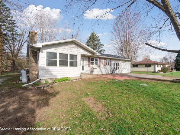 9700 Highland Dr, Perrinton, MI 48871