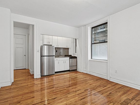 3rd image of 347 W 55th St APT 1B