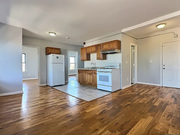 2260 Fairfield Ave #4C — Photo 6
