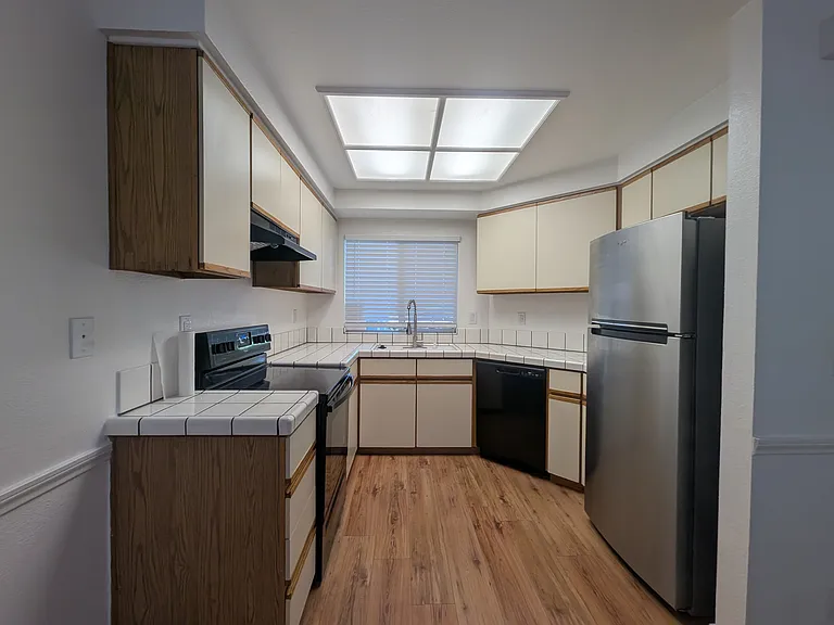 1573 Thornbriar Dr — Photo 6