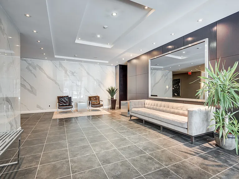 350 Wellington St W #214 — Photo 4