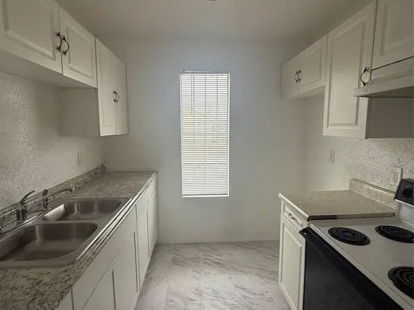 8323 Wilcrest Dr APT 17002, Houston, TX 77072