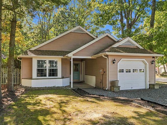 3rd image of 705 Eagle Point Ct