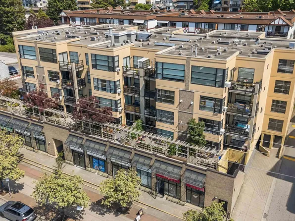 124 3rd St W #305, North Vancouver, BC V7M 1E8