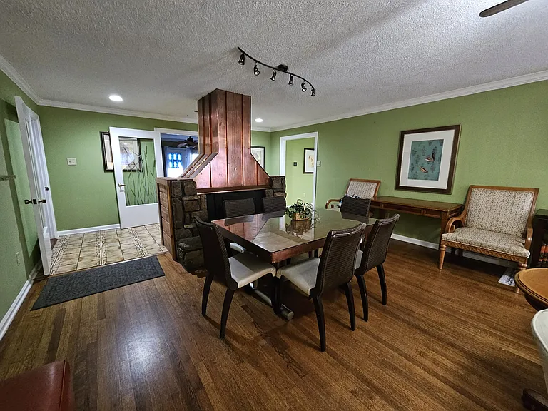 2566 Vauxhall Pl — Photo 42