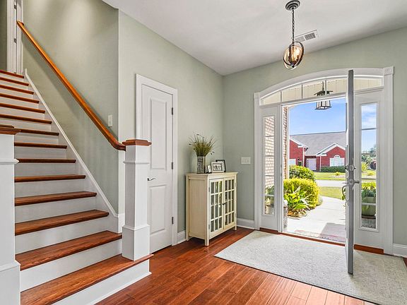 3rd image of 555 Linton Park Rd.