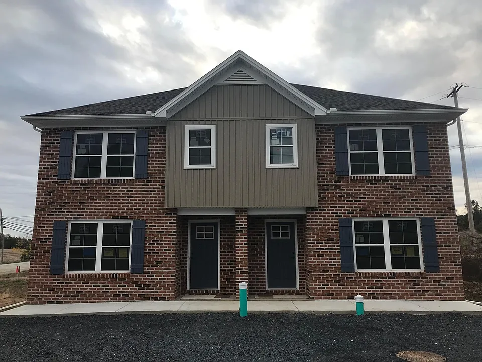 90 W Main St