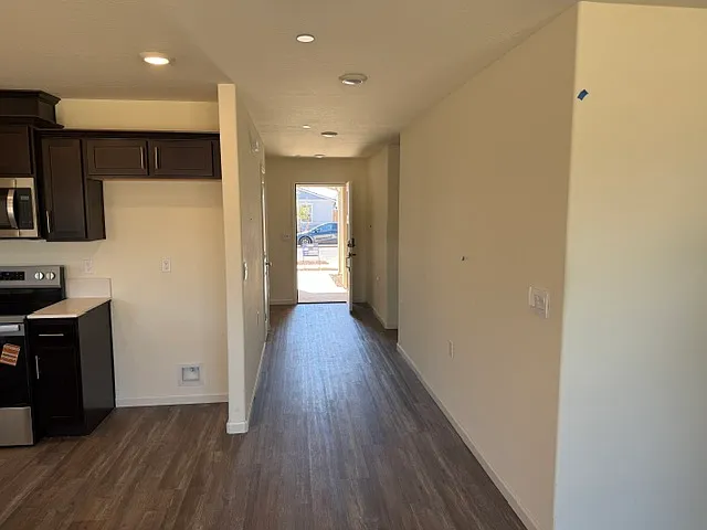 675 Skyler Ln — Photo 3