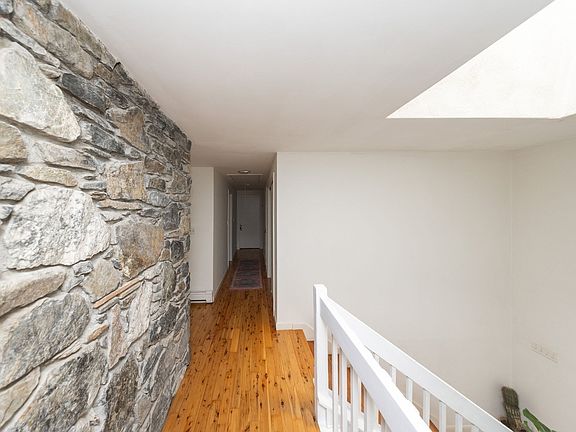 5th image of 92 Brook St
