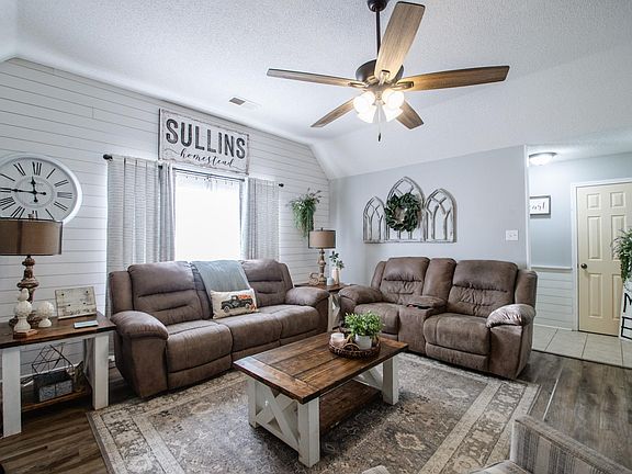 4th image of 208 Brittany Ln