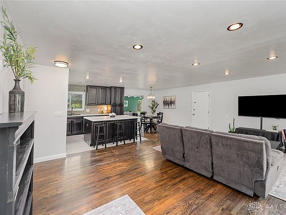 4th image of 2844 La Cresta Dr