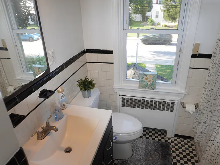 205 E Burke Ave — Photo 27