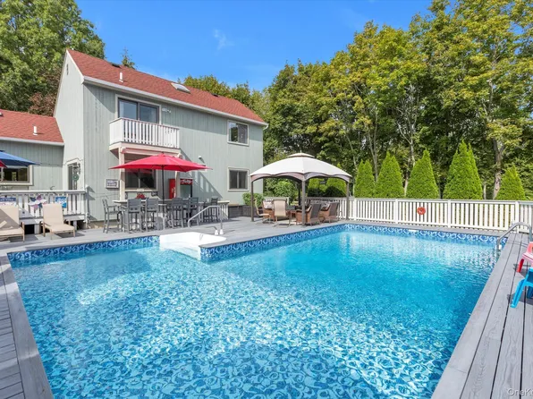 7 Eileen Circle, Jamesport, NY 11947