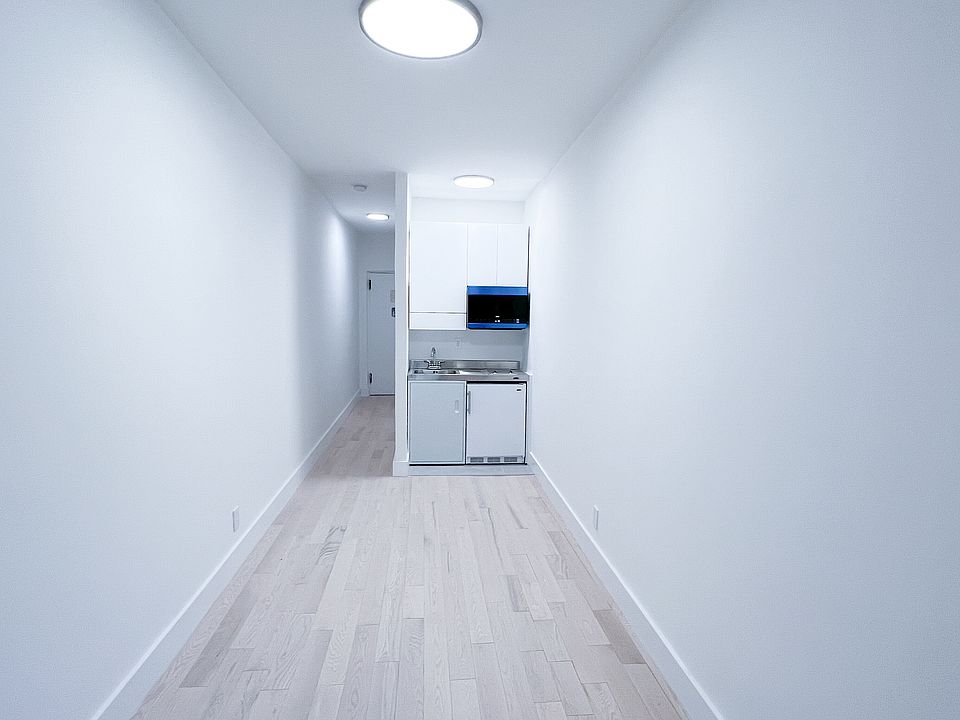 2nd image of 206 W 21st St APT C2