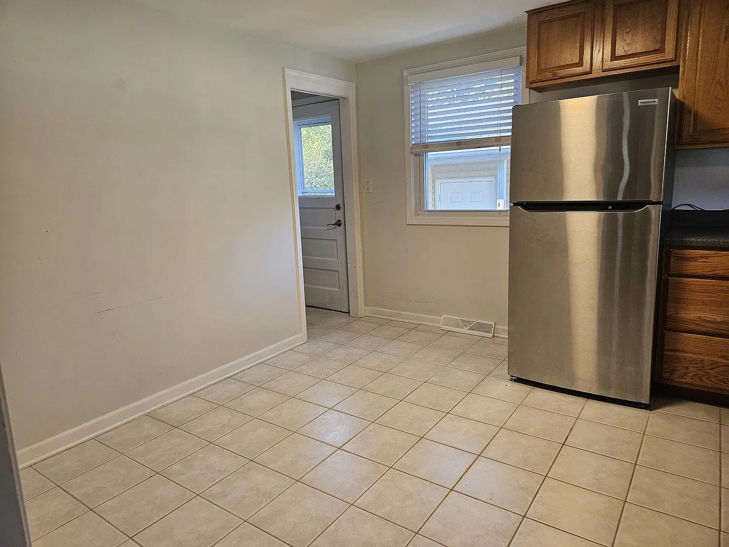 2 bed, 768 sqft, $2,300 — Photo 4