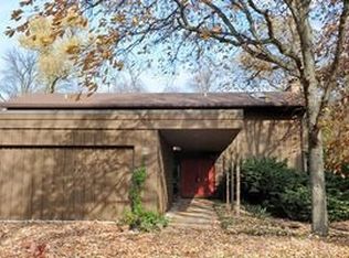 1085 Heather Rd, Deerfield, IL 60015