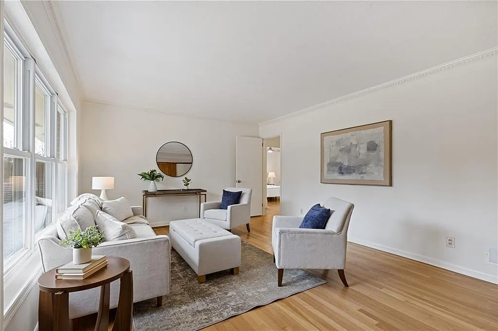 Living Room - Jo Ann Dr SE
