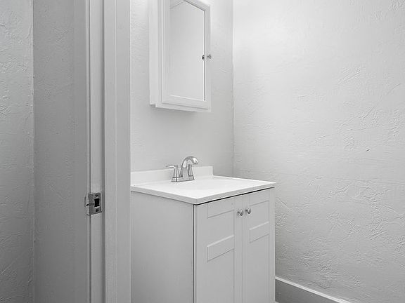 3rd image of 103 W Lincoln Ave