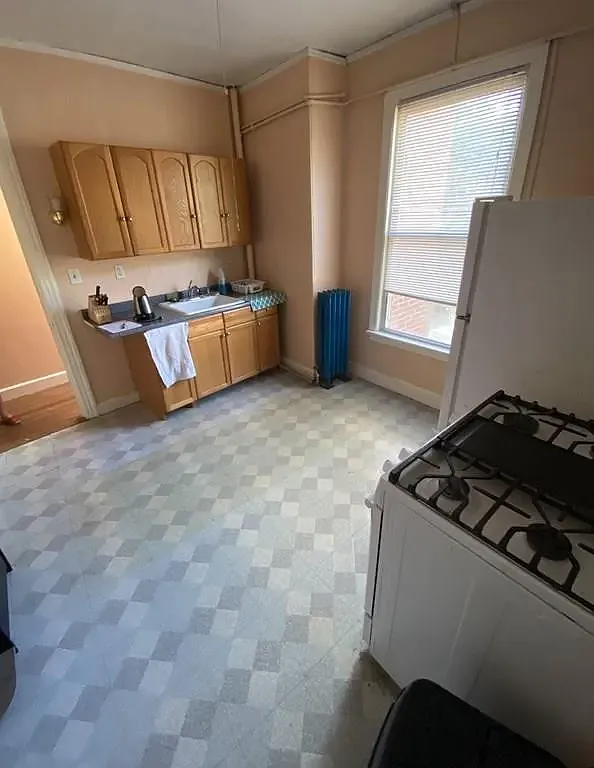 2 bed, 1.0 bath, $2,500 — Photo 2