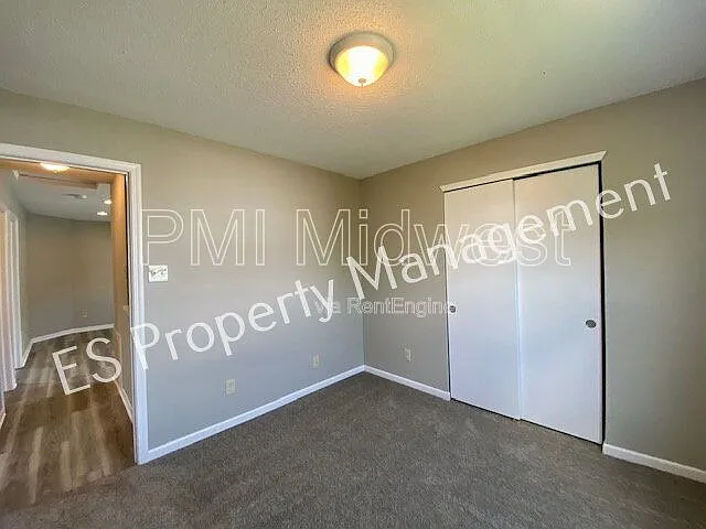 10902 Glenayr Dr — Photo 24