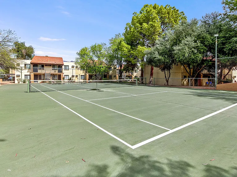 La Hacienda Apartment Homes — Photo 7