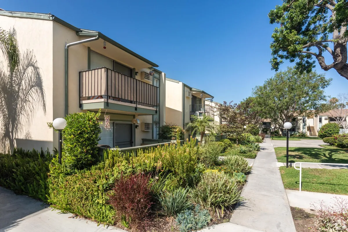 Walkway - Orangewood Villa