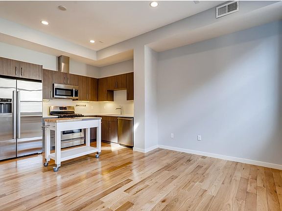 4th image of 2331 Glenarm Pl