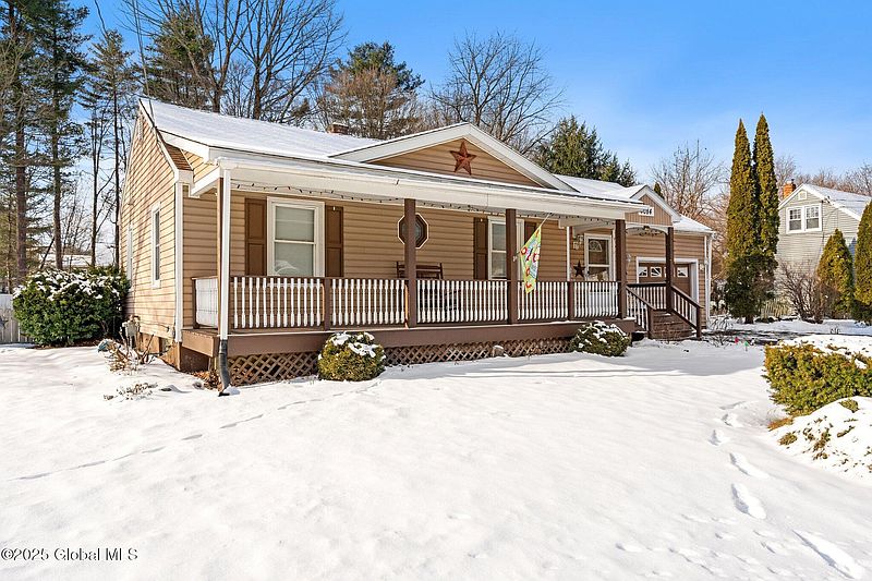 4th image of 3084 E Lydius Street