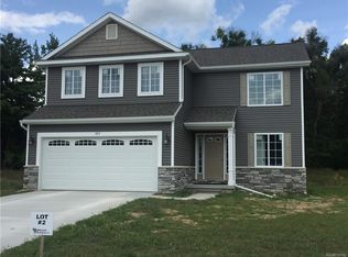 685 Cascade Ave, Fenton, MI 48430