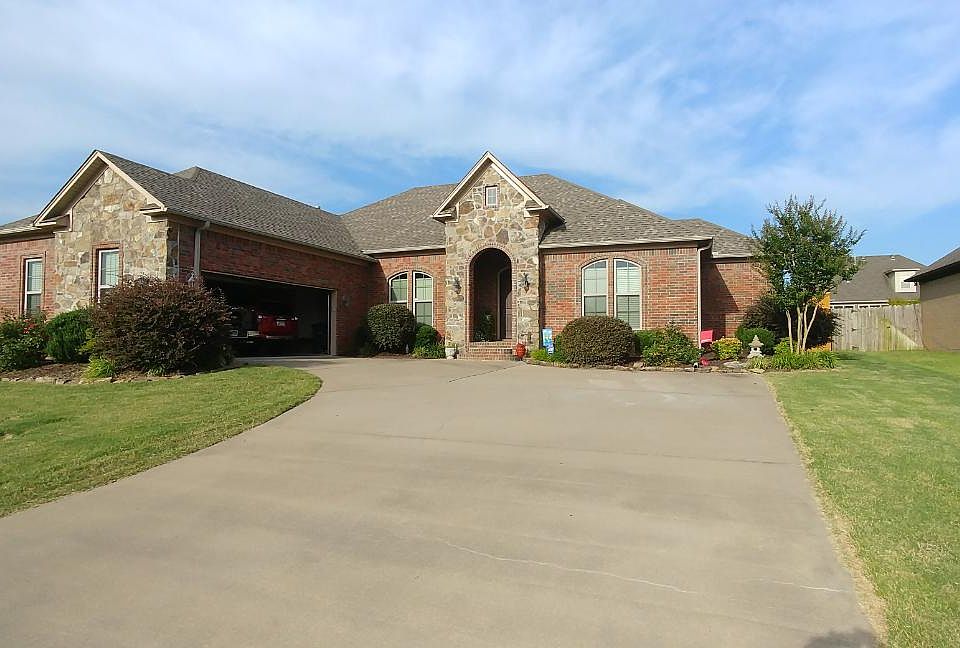 1st image of 160 Chapel Creek Dr