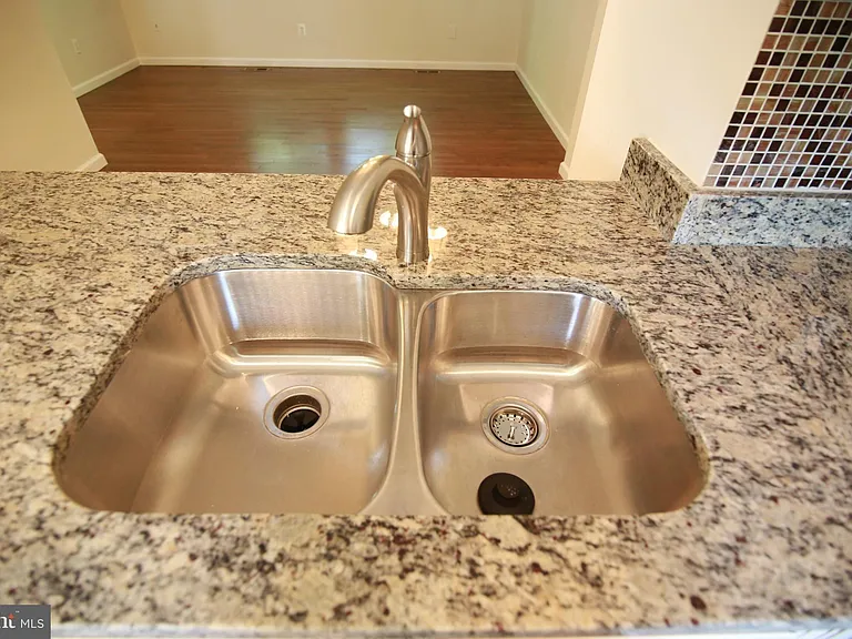 8070 Grandview Ct — Photo 6