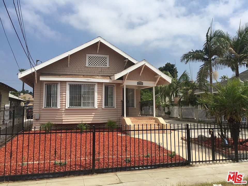 1st image of 1611 W 35th Pl