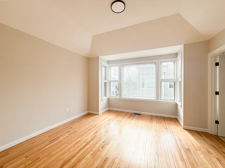 49 Norfolk St #C — Photo 6