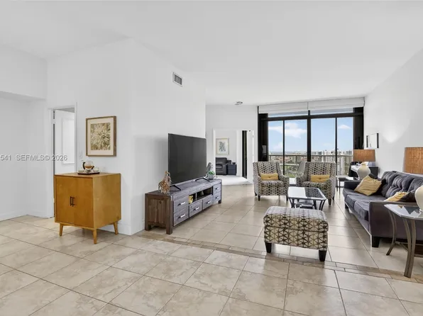 20281 E Country Club Dr APT Ts-5, Miami, FL 33180